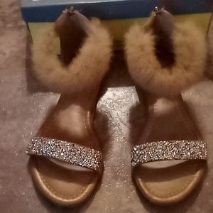 Feather ankle, shiny flats